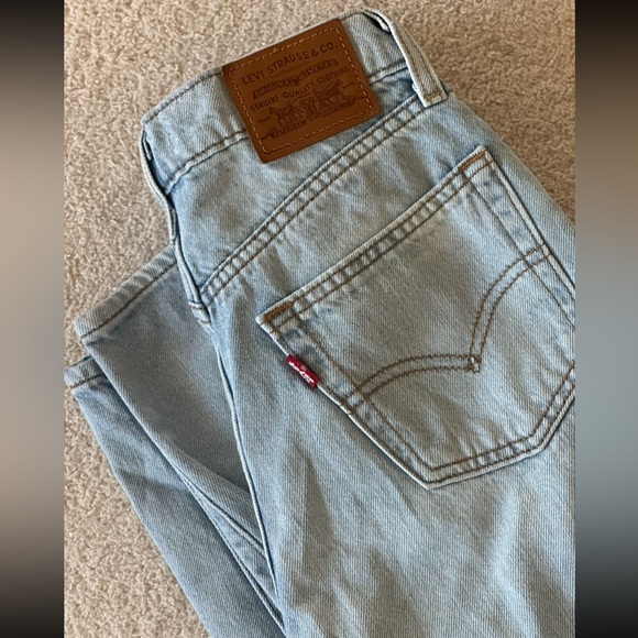 Levi balloon leg woman’s jeans - Picture 4 of 6